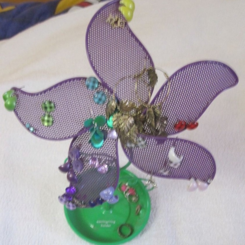 SALE!! 22 pair of earrings with stand